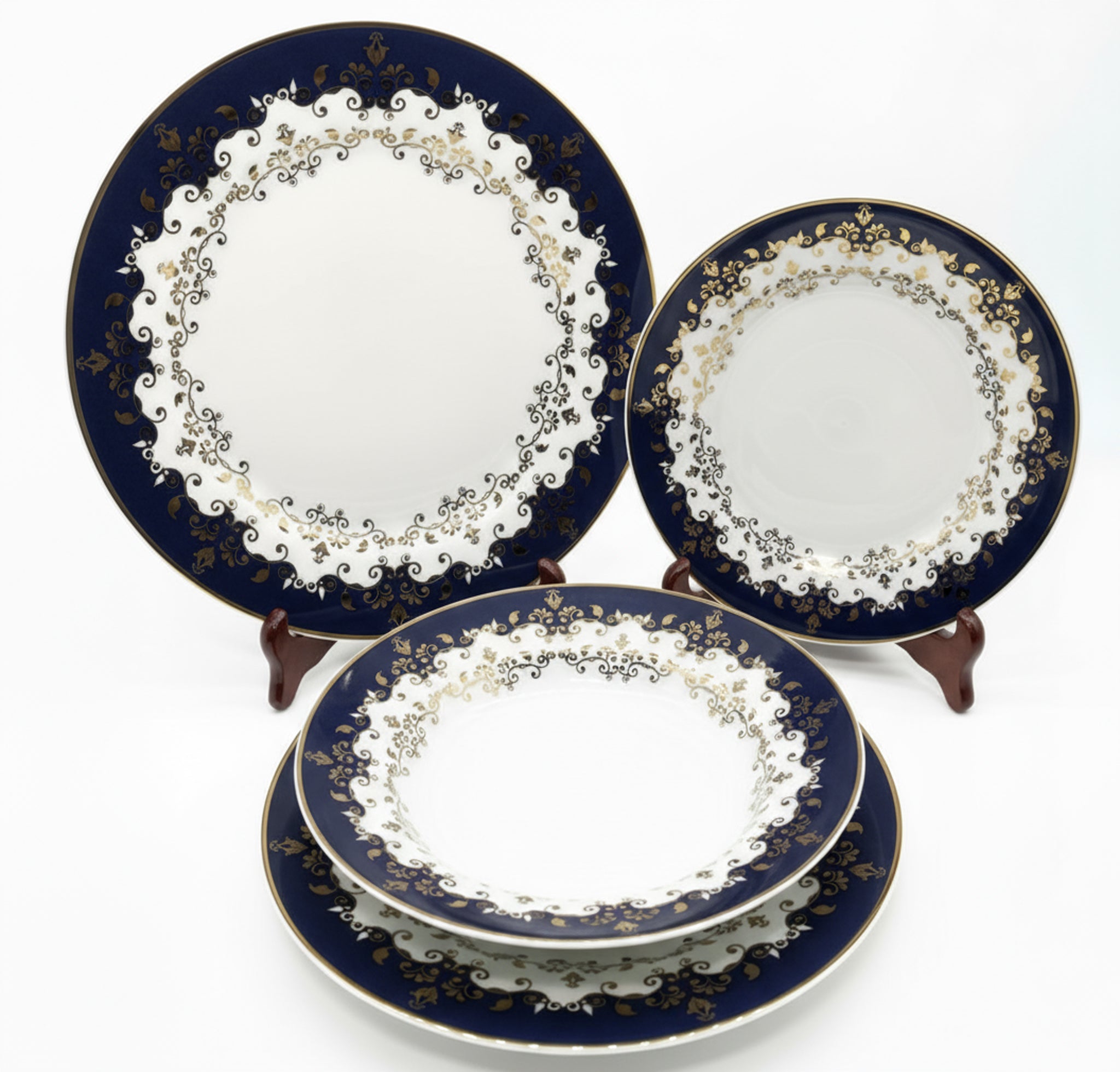 Capodimonte Porcelain Plate Set – Royal Collection – Museum Shop Italy