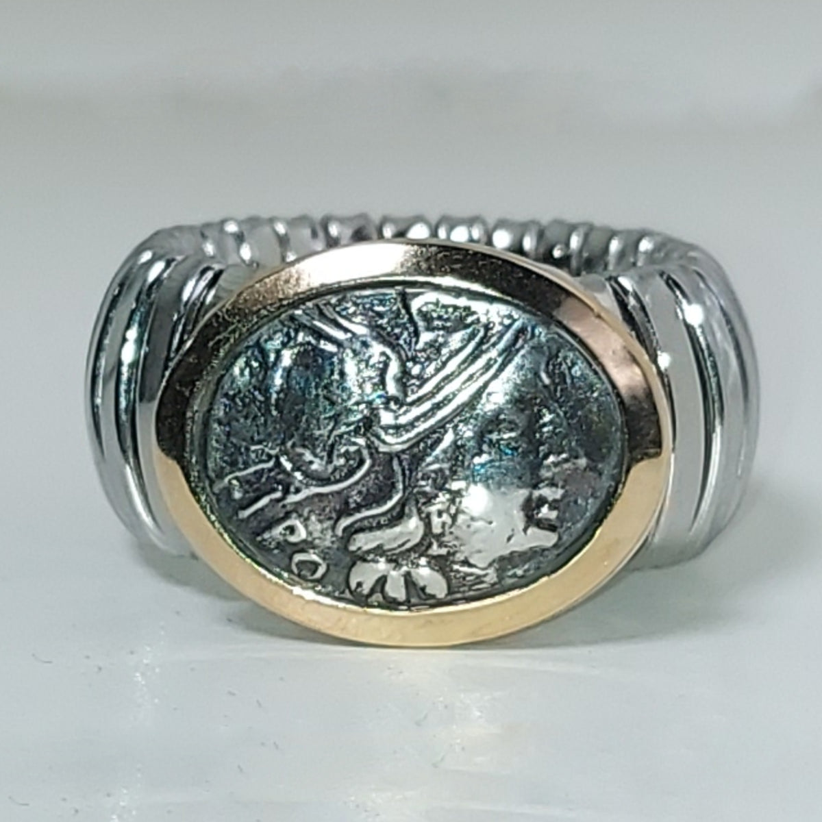 Anello con moneta britannica mezza corona in argento sterling Victoria - Italia Anello con moneta britannica mezza corona in argento sterling Victoria - Italia