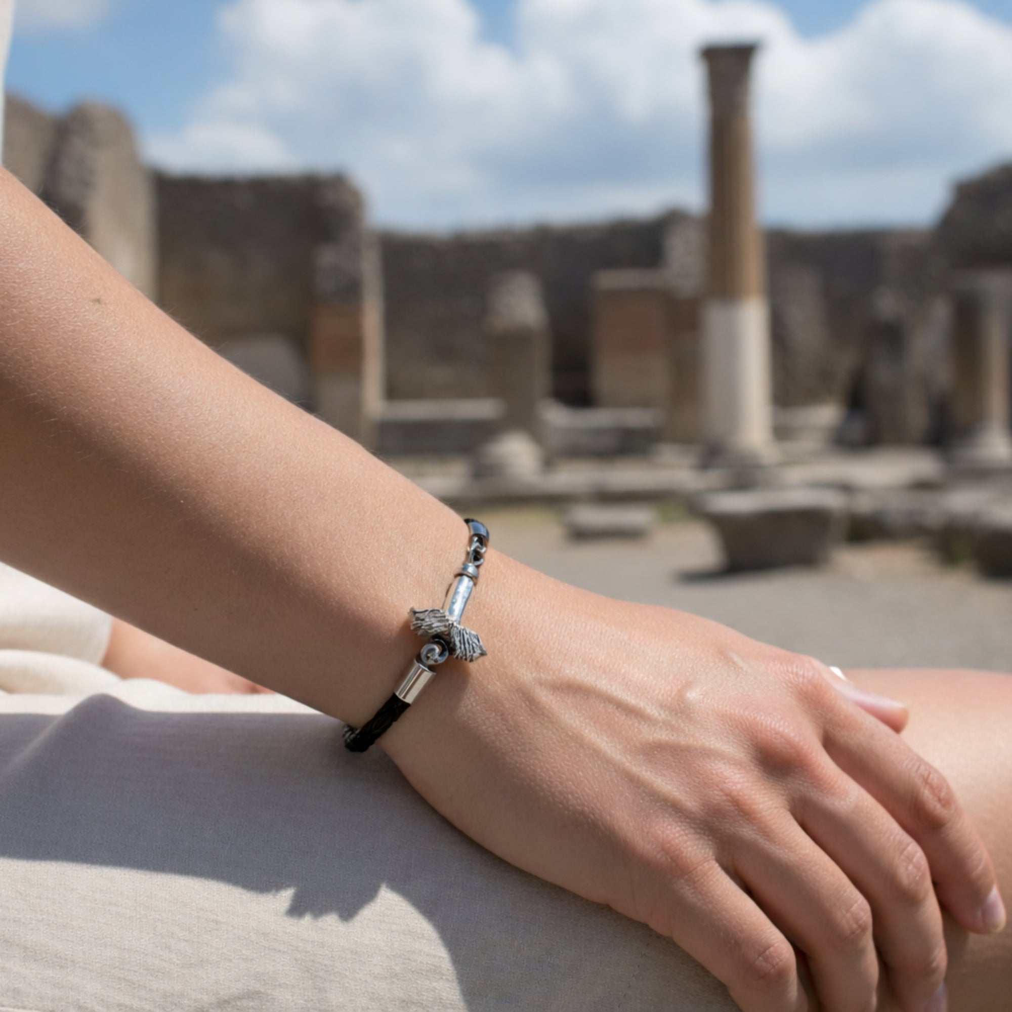 Bracciale in filo intrecciato con Fallo Alato medio