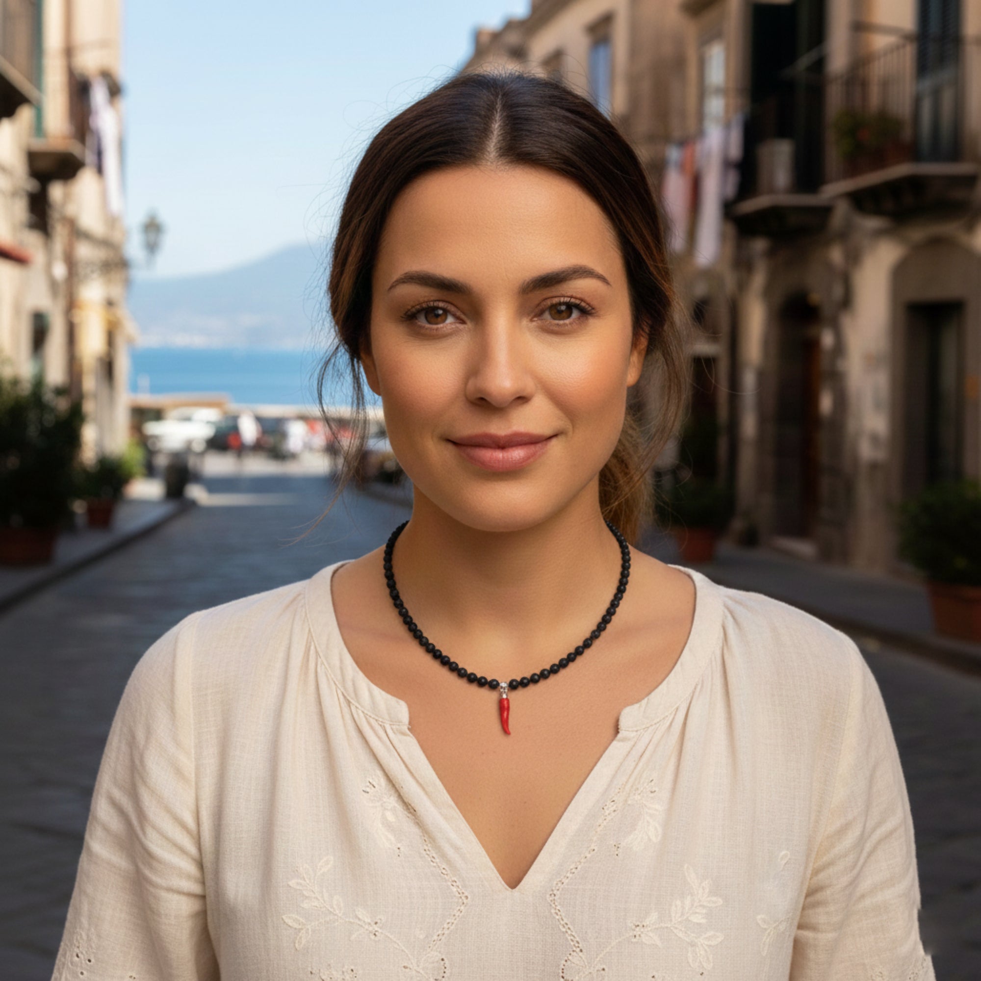 紅珊瑚、熔岩石與縞瑪瑙項鍊