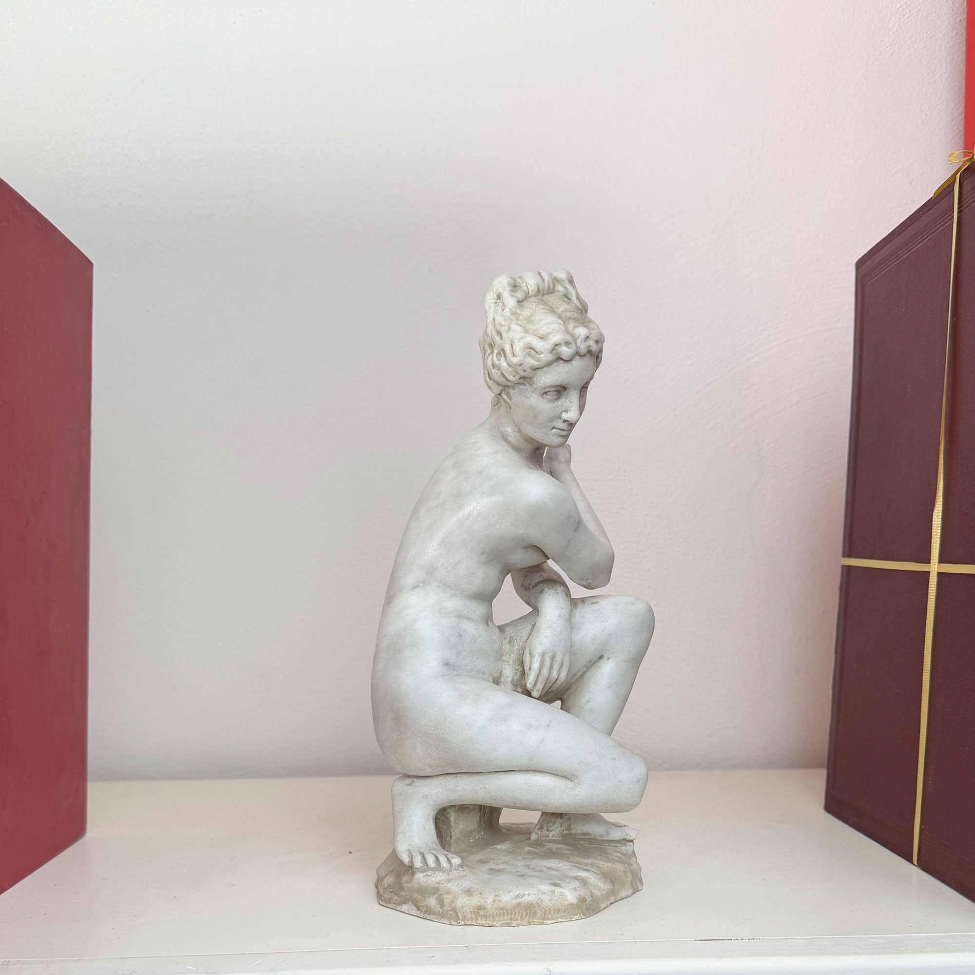 Crouching Venus - Marble Statue 24 cm