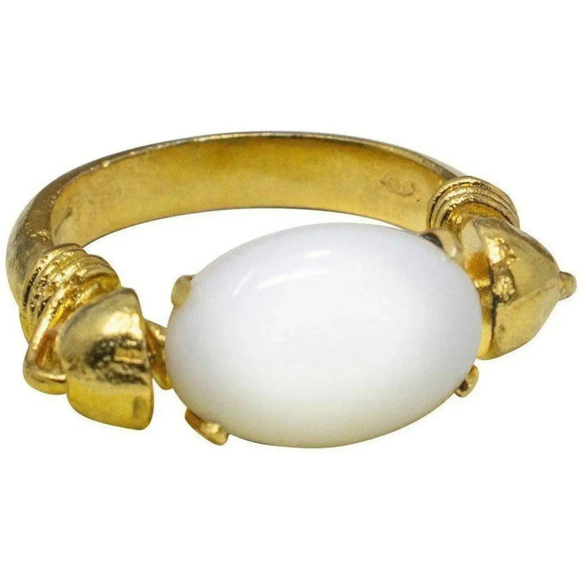 Ring with natural stones in gold jewelry from Ercolano