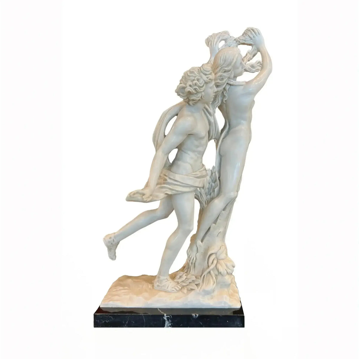 Statue von Apollo und Daphne: Reproduktion von Berninis ikonischer Skulptur aus Carrara-Marmor.