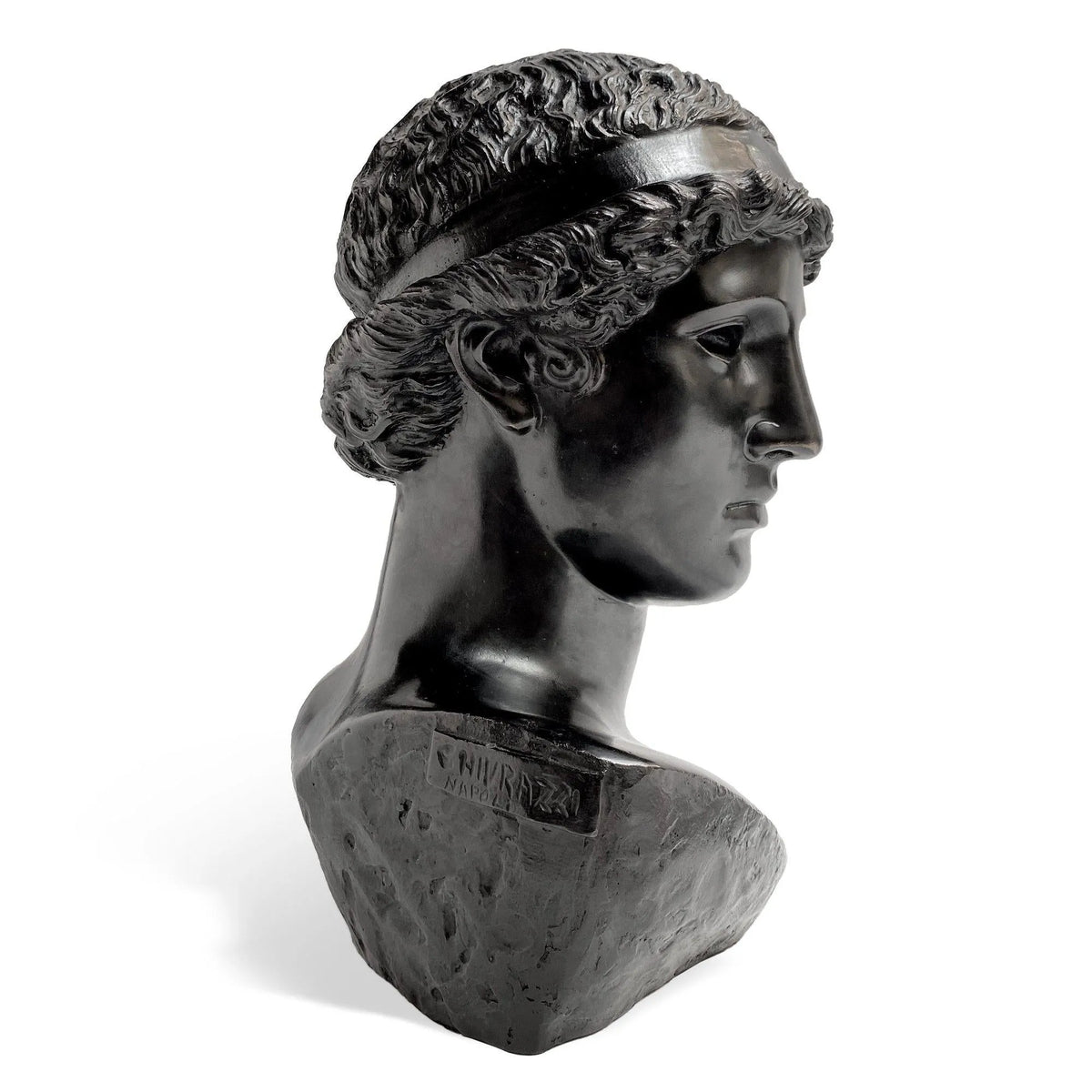 Riproduzione della testa in bronzo di Atena Lemnia in patina nera, vista laterale su fondo bianco.