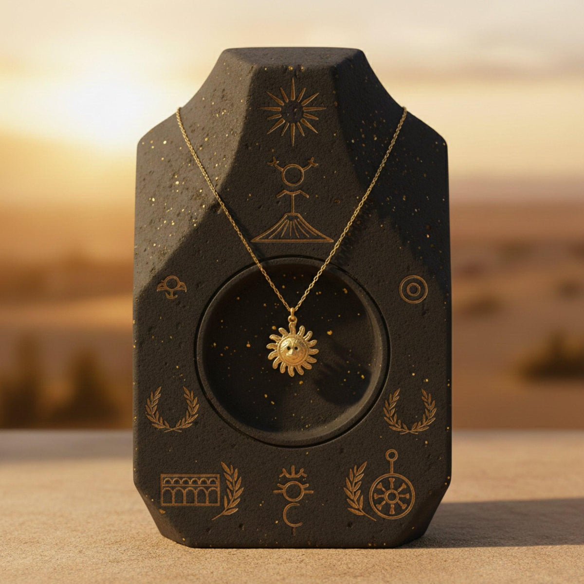 Pendentif Protome Lionne de Pompéi en Argent 925 plaqué OR 18K exposé