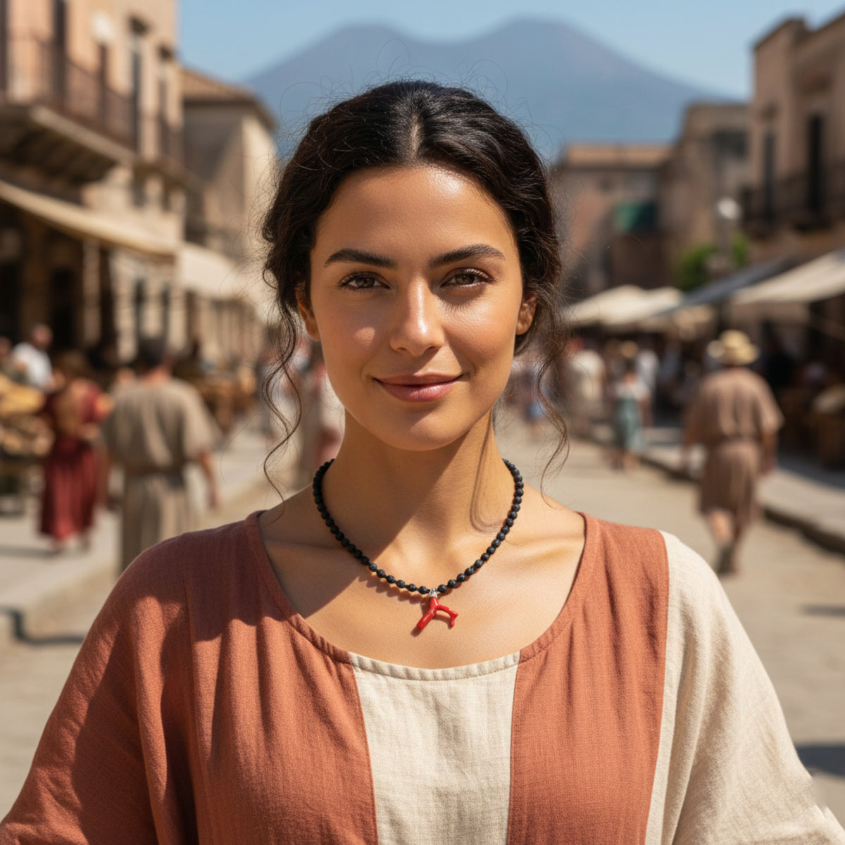 Collana in pietra lavica con ramo di corallo rosso indossata all'aperto