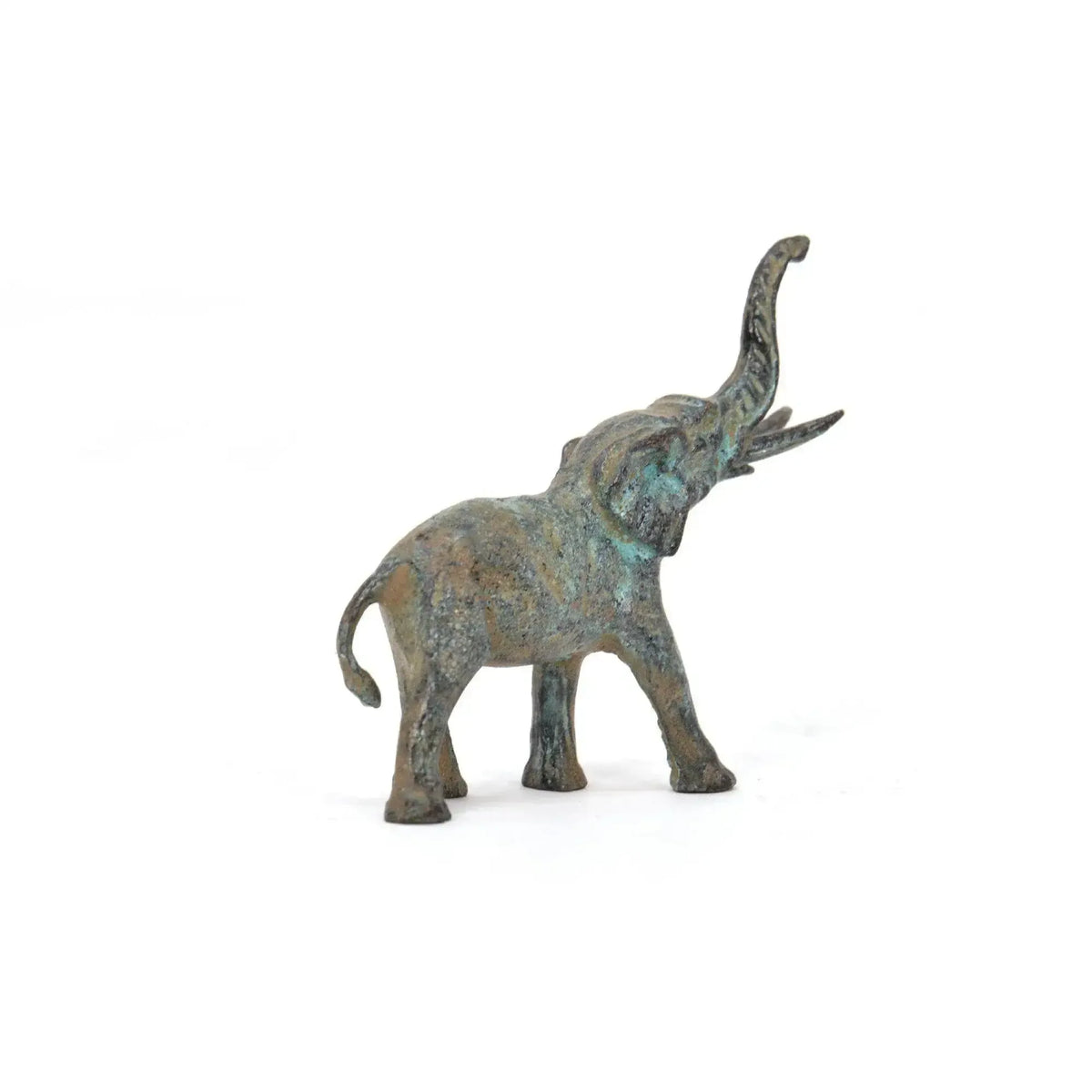 vue arrière de la figurine d'éléphant en bronze