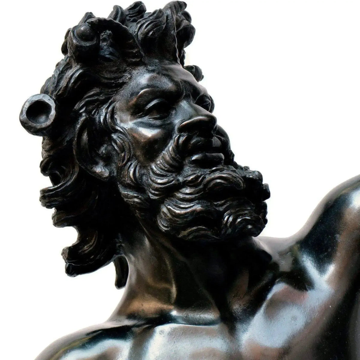 Bronzestatue des tanzenden Fauns, Gesichtsdetail