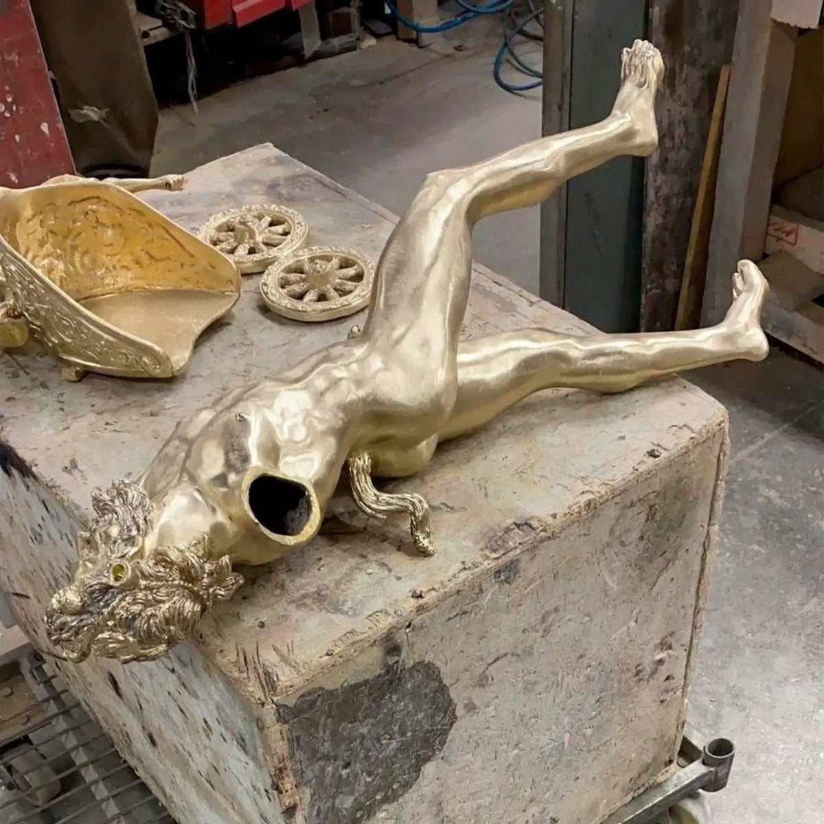 Montage in der Produktionsphase des tanzenden Fauns