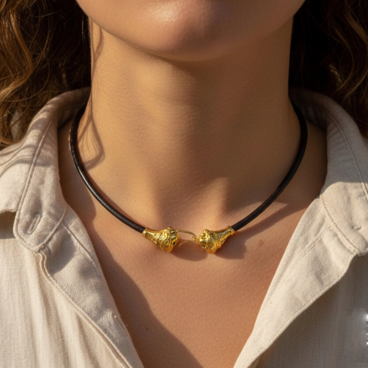 Collar de protomas leoninas de Pompeya
en plata 925 chapada en oro de 18K