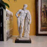 Statua di Ercole Farnese in marmo, altezza 26 cm.