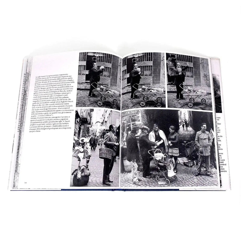 Fotobuch „La Napoli di Bellavista“ von Luciano De Crescenzo auf einer Seite mit Fotos geöffnet