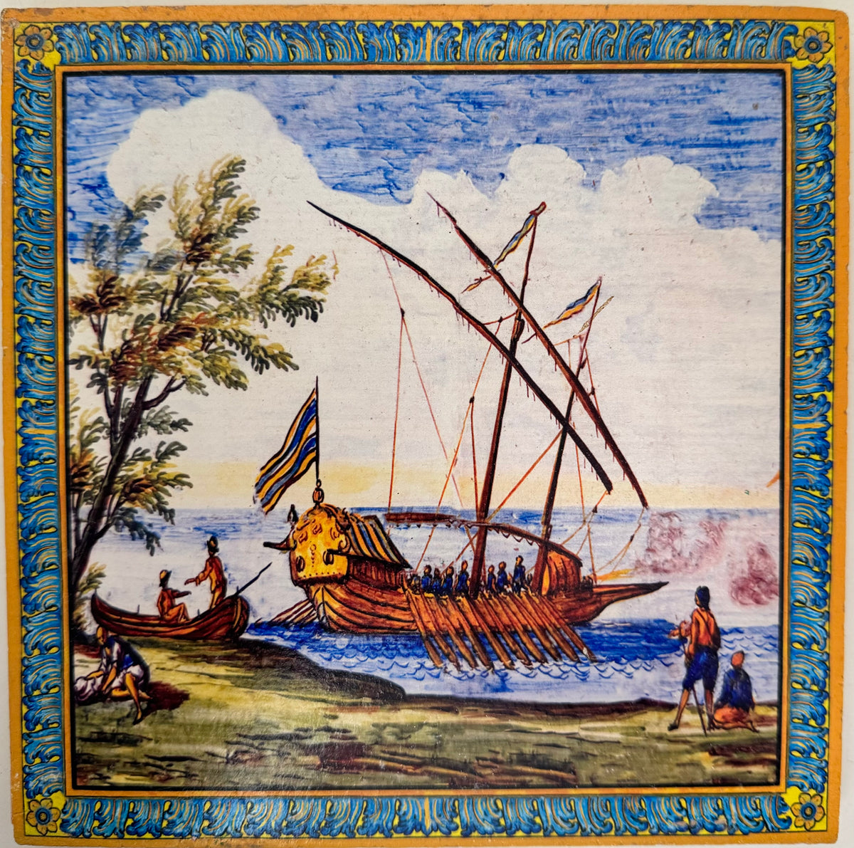 Piastrella in cotto con galeone a remi e figure sulla riva, decoro del Chiostro di Santa Chiara