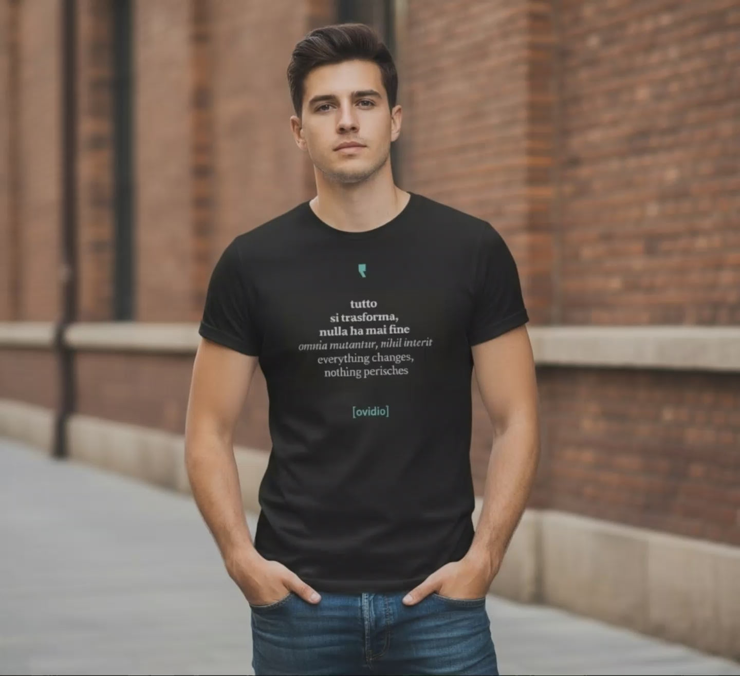 T-shirt da uomo “Ovidio Concettuale” con grafica artistica ispirata ai temi della poesia classica.