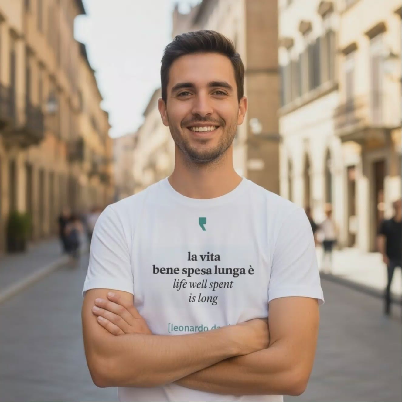 T-shirt minimalista ispirata a Leonardo da Vinci, con grafica semplice in stile rinascimentale.