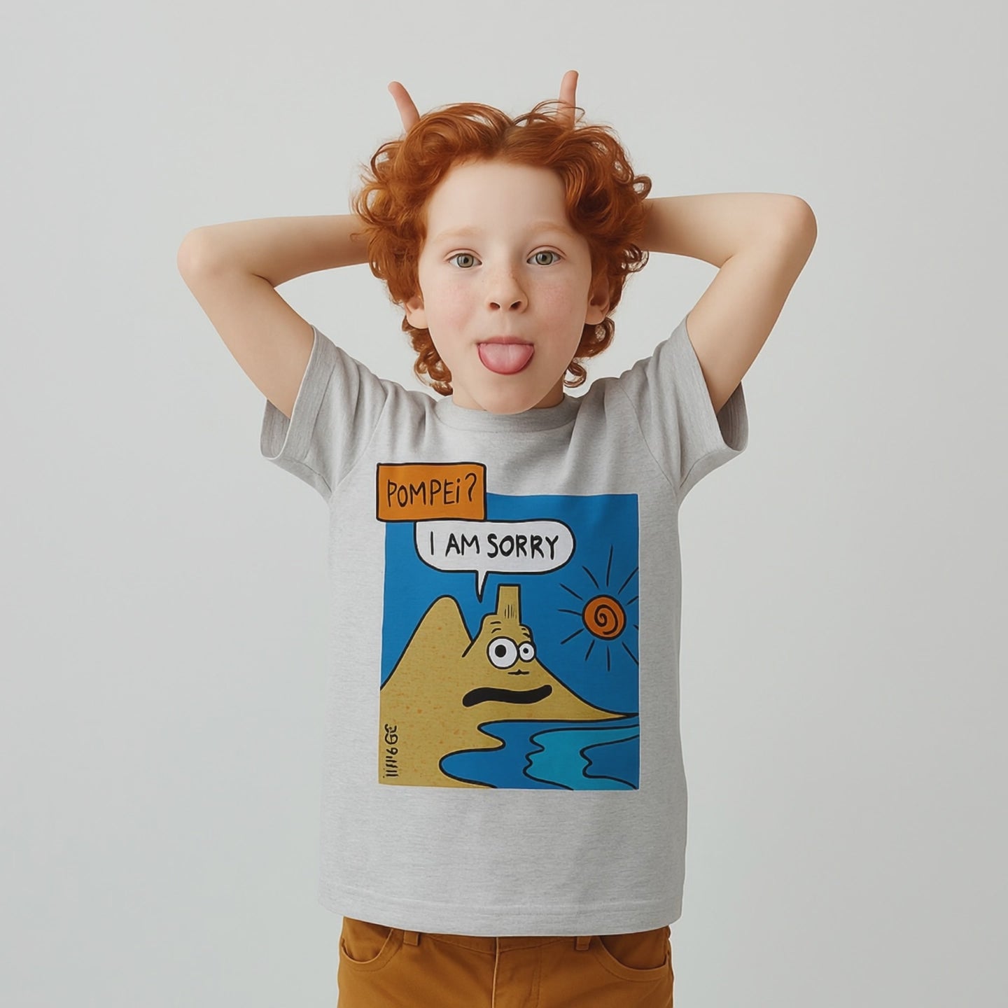 T-shirt bambino grigia con stampa “I Am Sorry” di Marassi ispirata a Pompei e al Vesuvio.