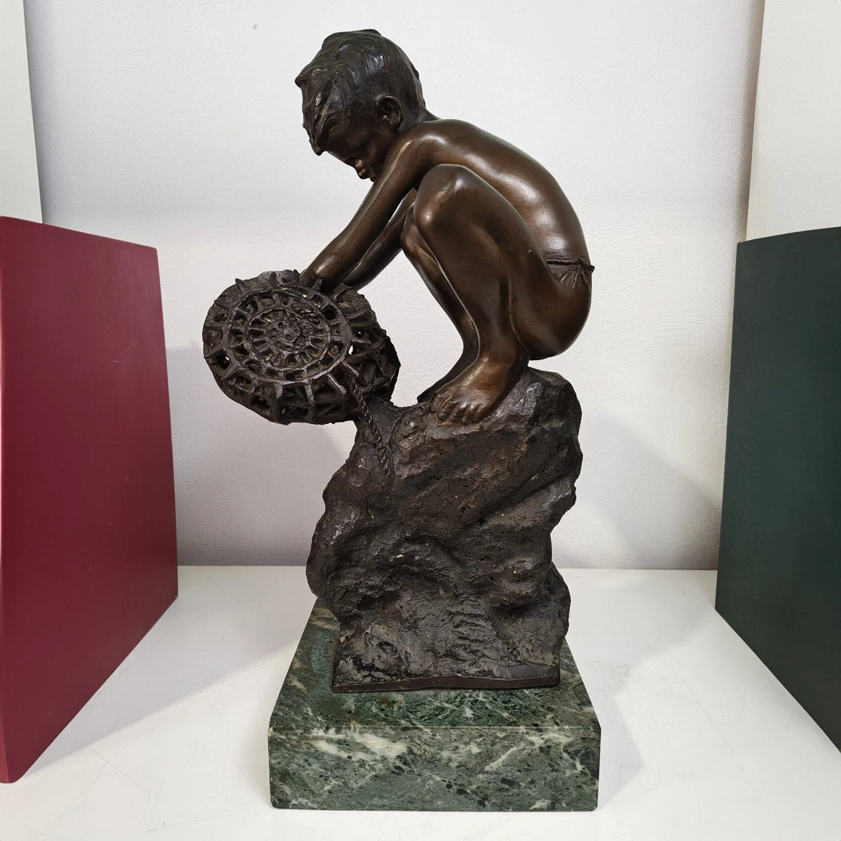Scultura in bronzo Ragazzo con nassa firmata A. D'Orsi, 40 cm, vista principale