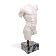 Replica di scultura in marmo del busto di Perseo con intagli dettagliati.