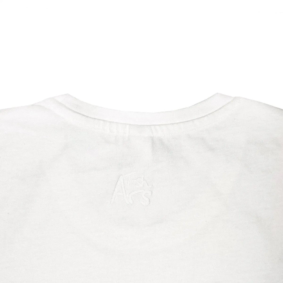 Détails du t-shirt blanc « vortex » sur la vue arrière.
