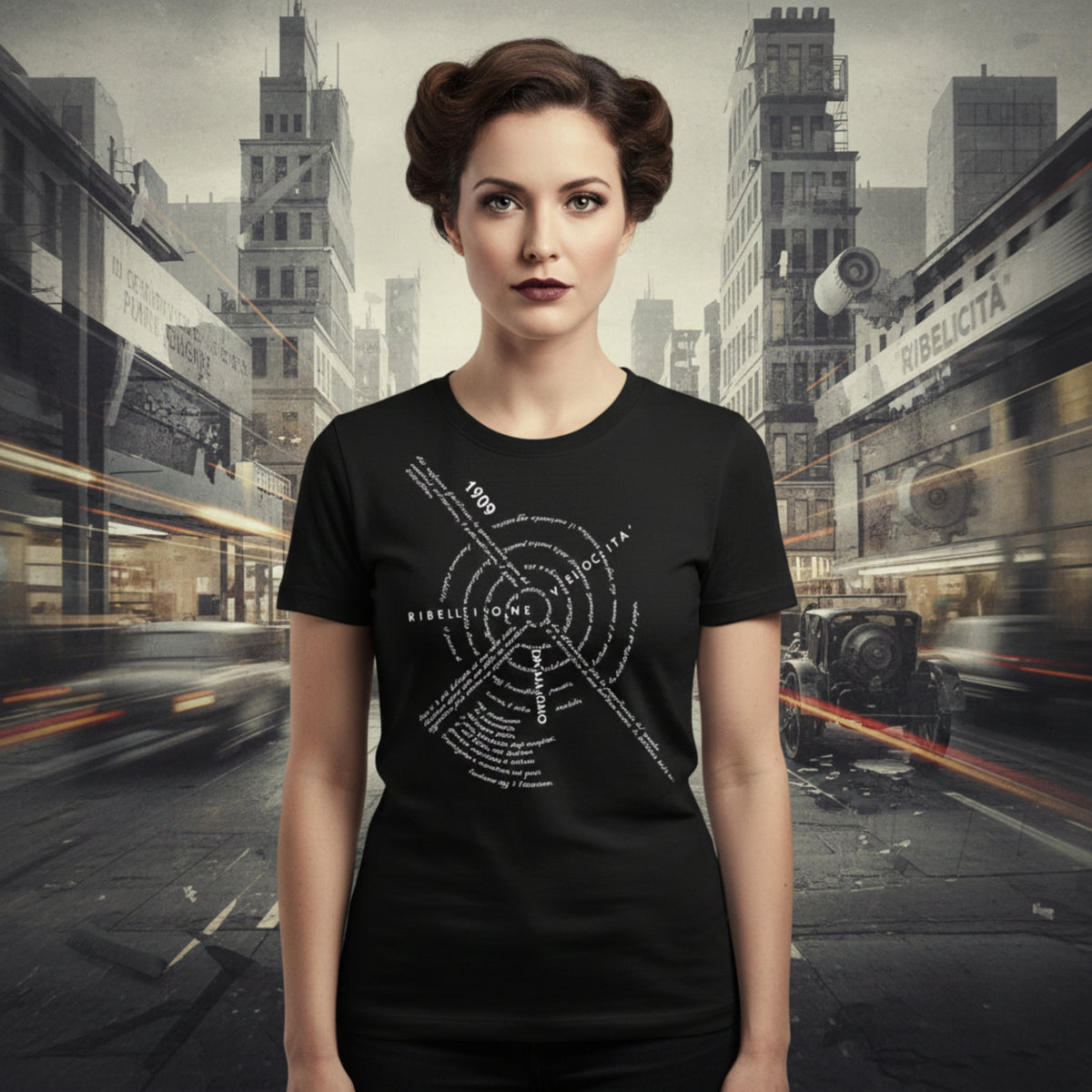 T-shirt nera da donna con scritte bianche disposte a vortice, indossata davanti a uno sfondo urbano illustrato.