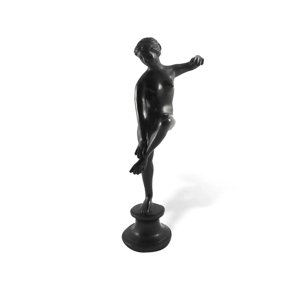 Bain de Vénus Aphrodite. Reproduction en bronze, inspirée des nombreuses statues représentant la déesse de la beauté et de l'amour.