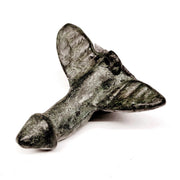 Amuleto pompeiano in bronzo raffigurante un fallo alato, usato come amuleto di buon auspicio a Pompei.