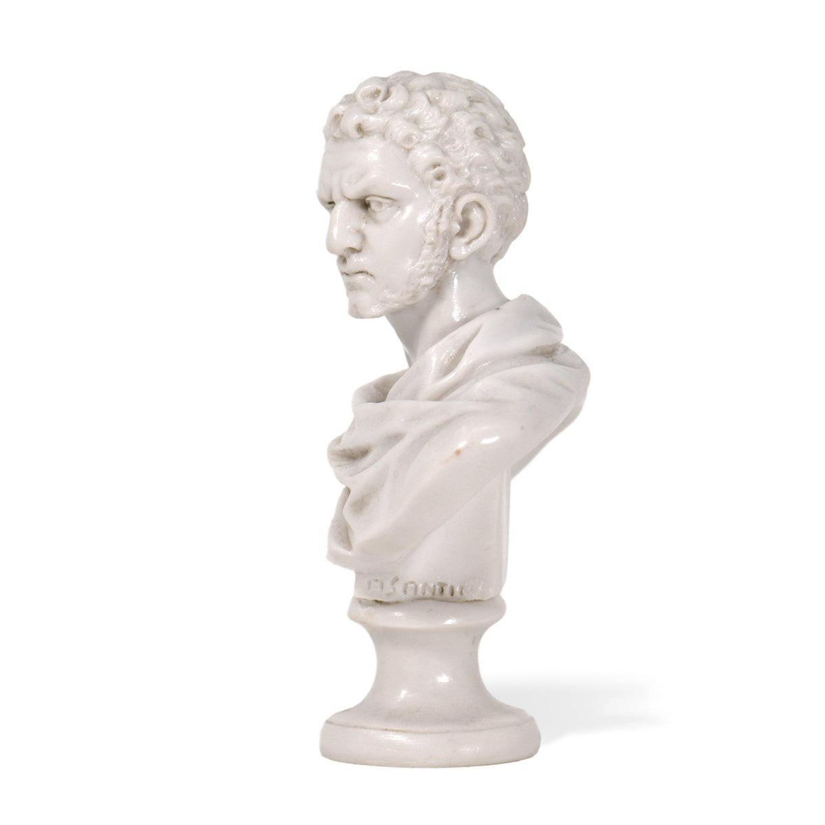 Busto di Caracalla in marmo di Carrara ricomposto, vista laterale su fondo bianco.