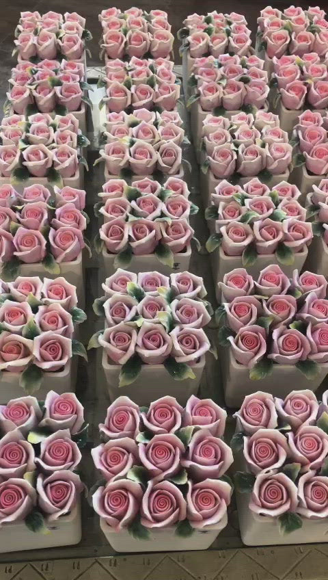 イタリア製カポディモンテ花瓶　陶器製バラ装飾花瓶 カポディモンテの磁器製バラの花瓶 | Museum-Shop.it – Museum Shop Italy