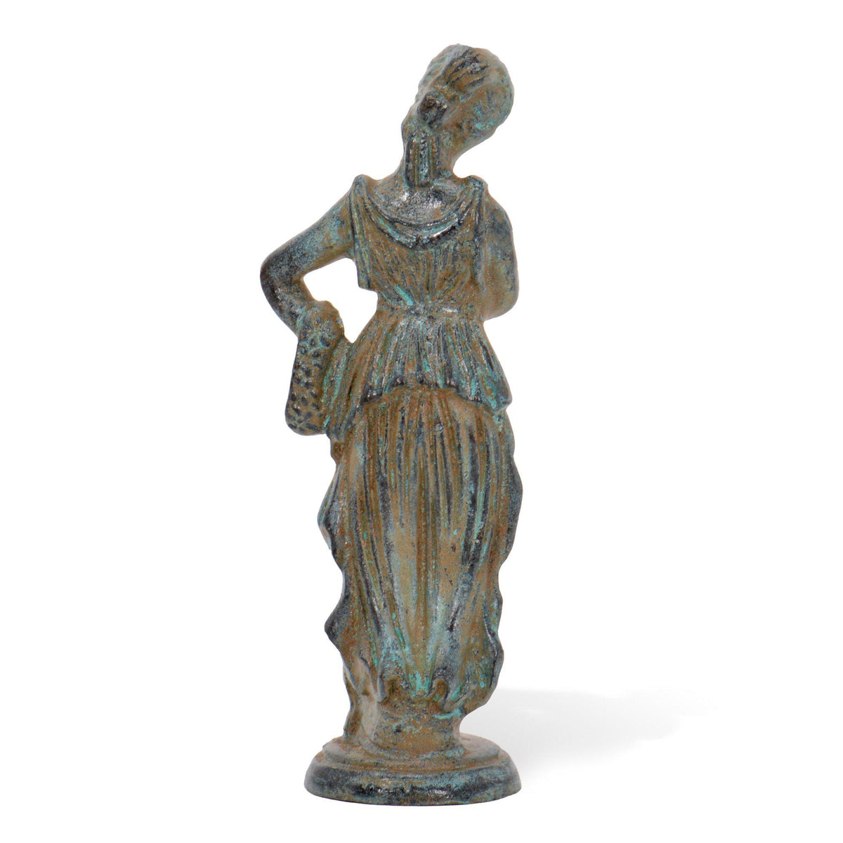 Römische Frau aus Bronze mit grüner Patina, drapiertem Kleid und rückwärtiger Pose, dargestellt auf dekorativem Sockel und vor weißem Hintergrund fotografiert.