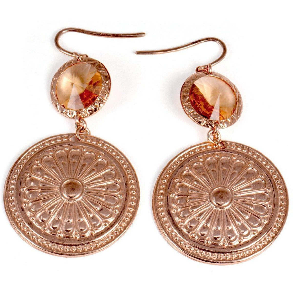 Orecchini in argento placcato oro rosé con dischi decorati e Swarovski ambrati, visti frontalmente