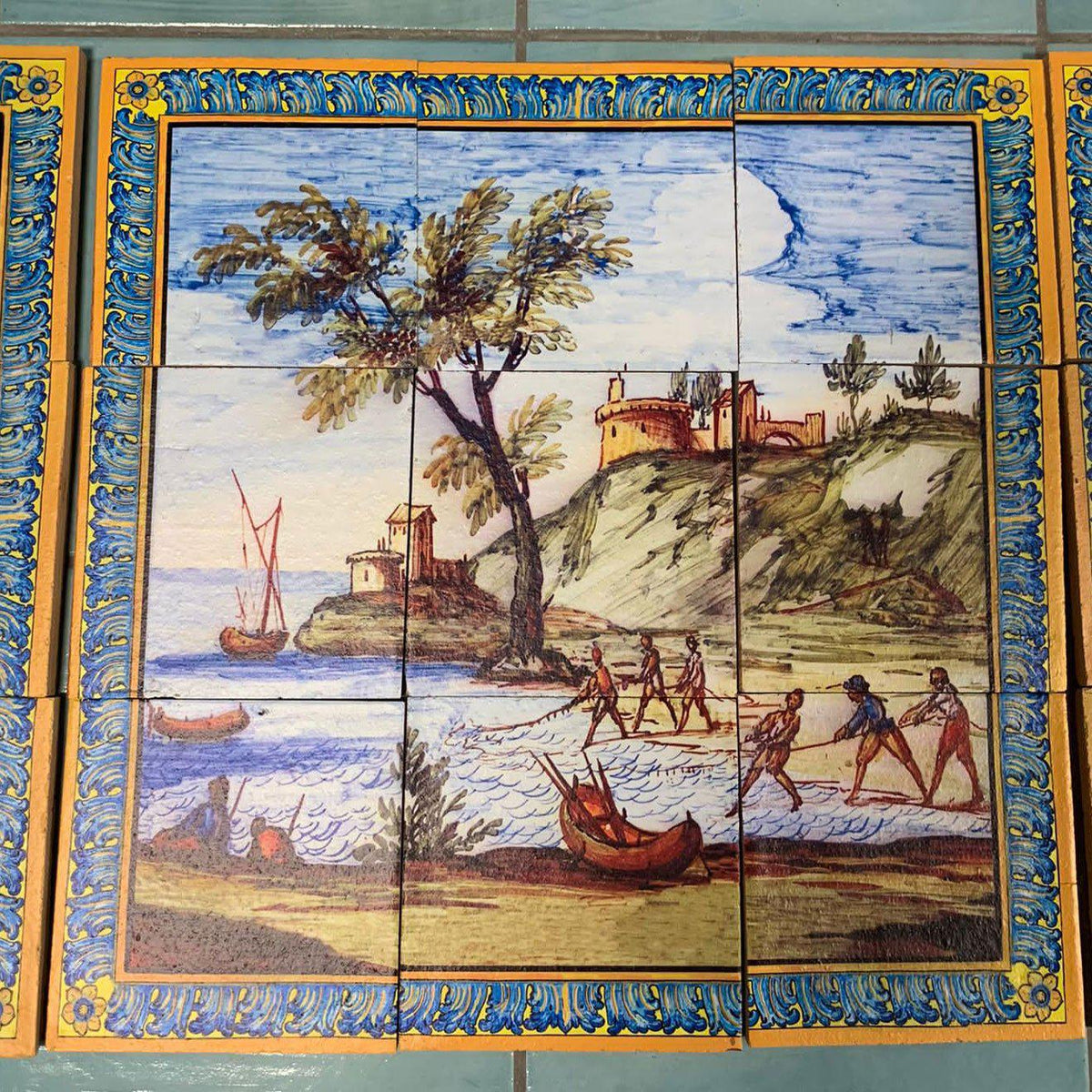 Pannello Santa Chiara con pescatori, composto da nove piastrelle accostate