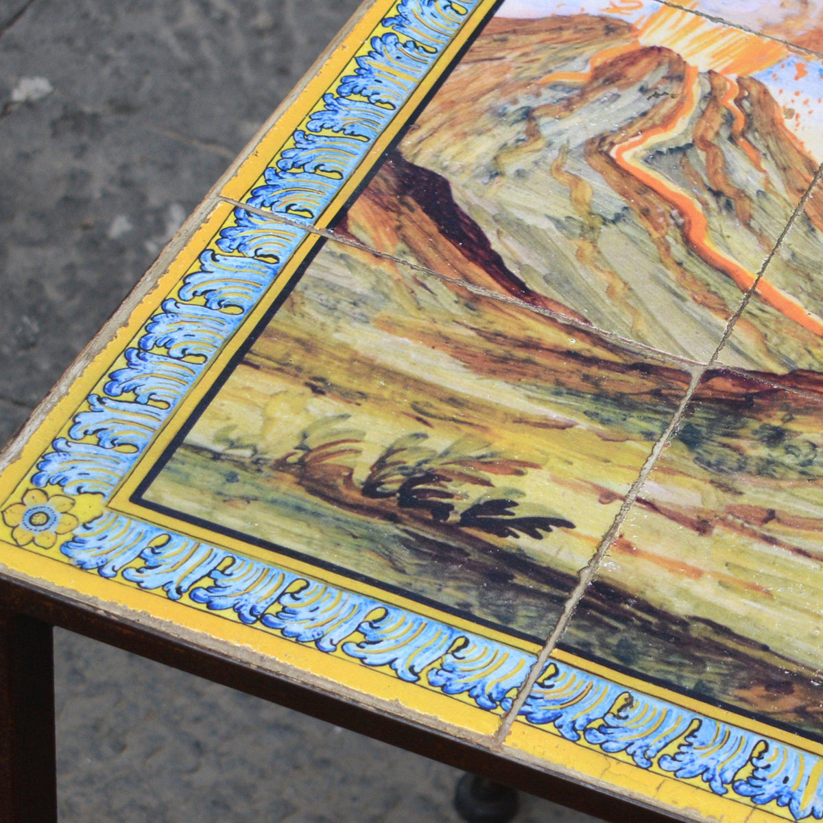 Dettaglio del bordo decorato e delle giunzioni del pannello Santa Chiara con Vesuvio