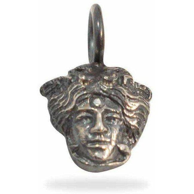 Primo piano del Pendente con Maschera Teatrale Greca in argento 925  vista frontale 