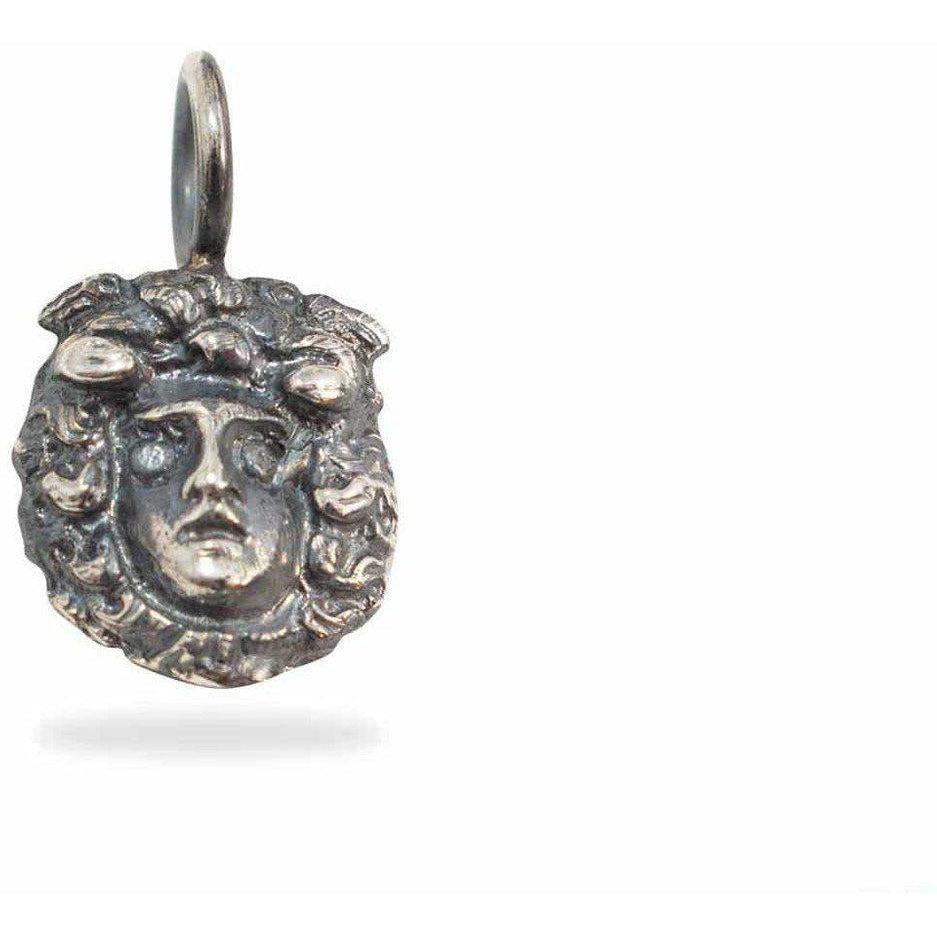 Primo piano del Pendente con Maschera Teatrale Greca in argento 925  vista frontale 