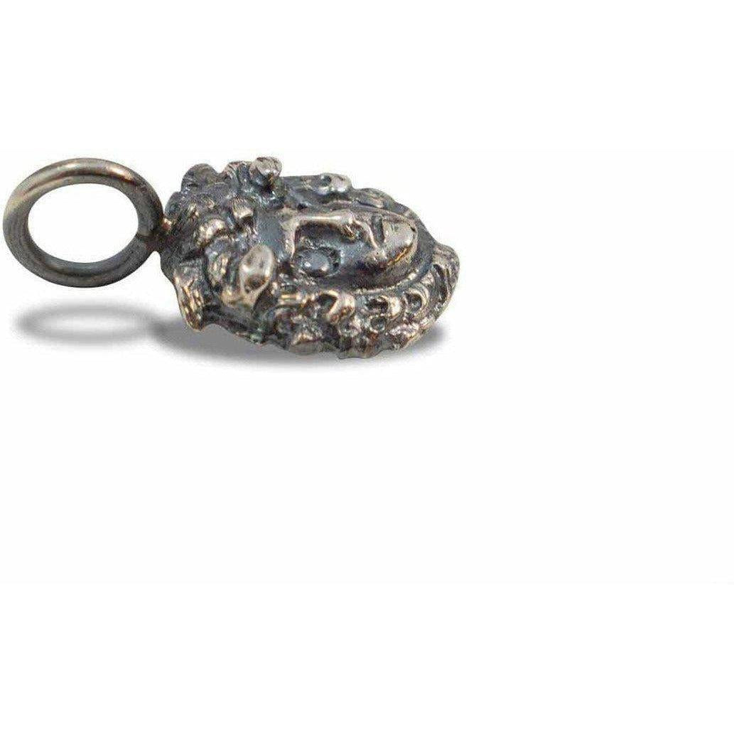 Primo piano del Pendente con Maschera Teatrale Greca in argento 925  vista laterale 