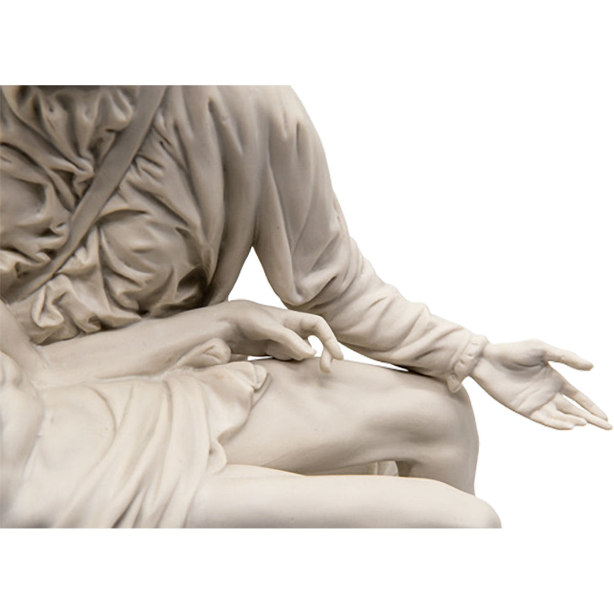 Dettaglio delle mani della Pietà di Michelangelo in porcellana bisquit di Capodimonte